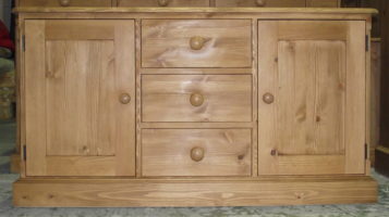 122cm Low Sideboard - 2 Door/3 Drawer - Avebury