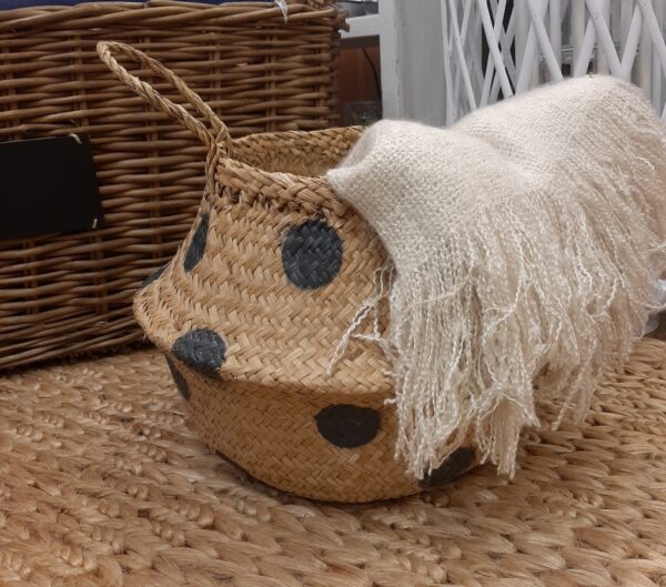 folding seagrass basket with grey spot